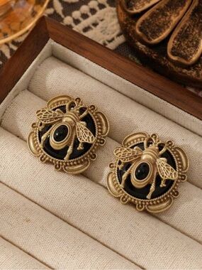 Vintage Gold Filigree Bee Earrings